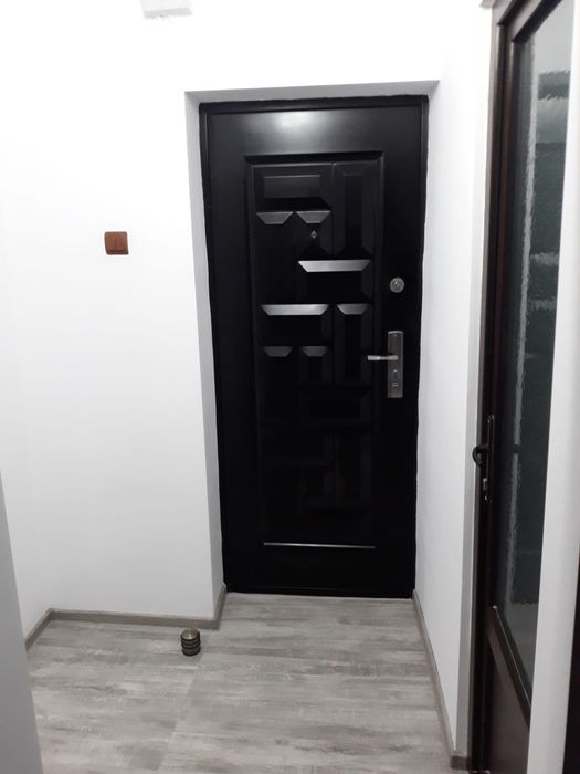 Închiriez apartament