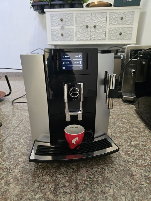 Кафемашина Jura e8