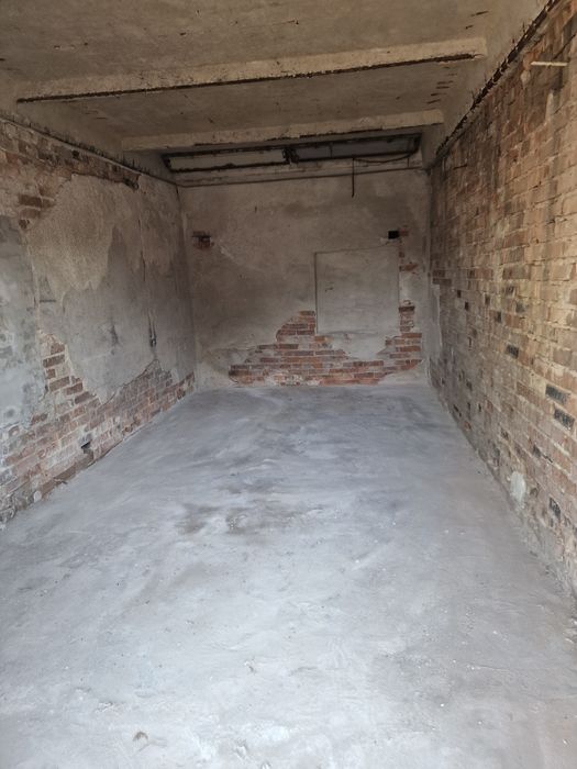 Давам гараж под наем