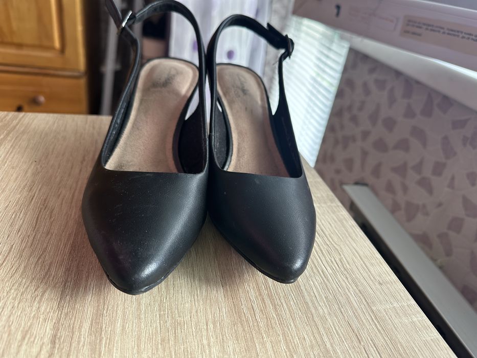 Дамски елегантни обувки Clarks