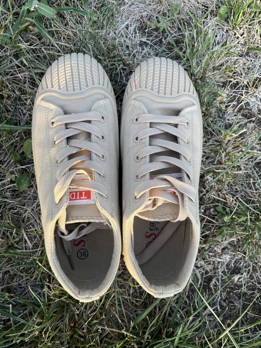 Бежови обувки