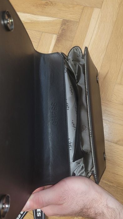 Дамска чанта Guess