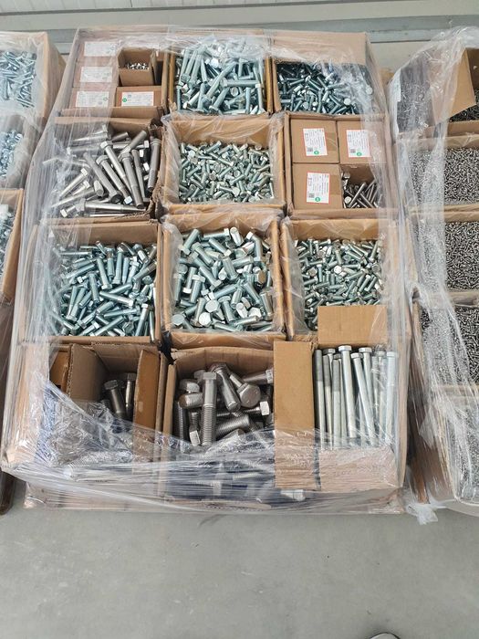 Lichidare de stoc în depozit: aproximativ 10 tone de suruburi