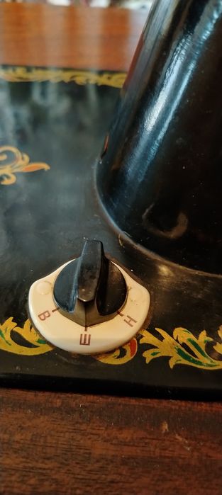 Продам швейную машинку.