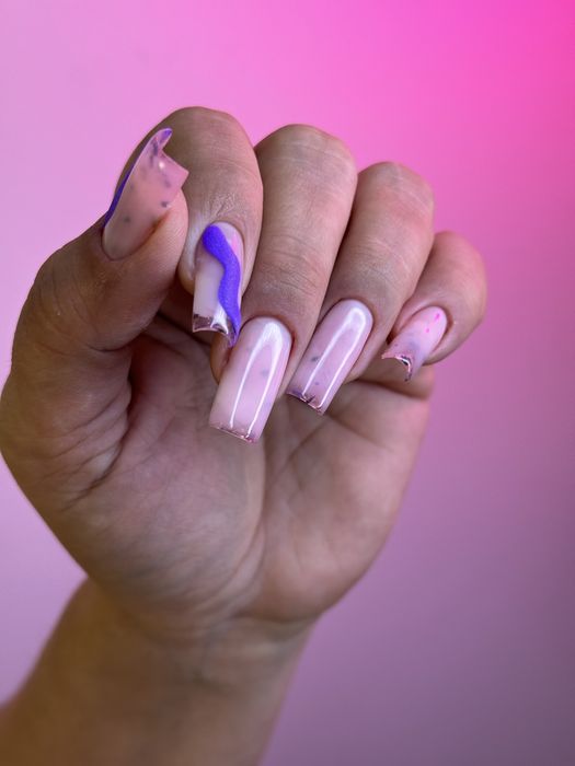 Ofer servicii de manichiură 100 lei