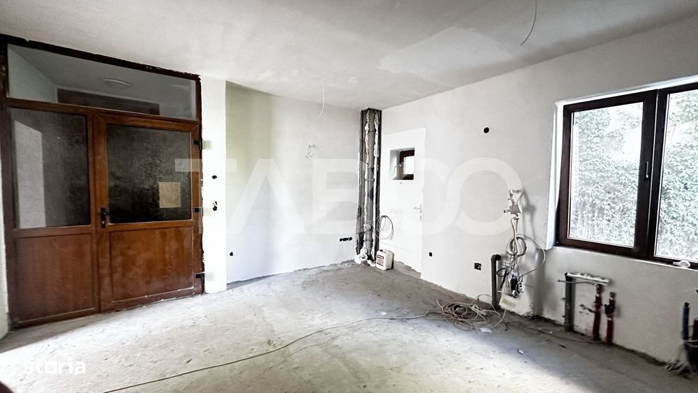 De vanzare apartament 3 camere 56mp nemobilat cu balcon Central