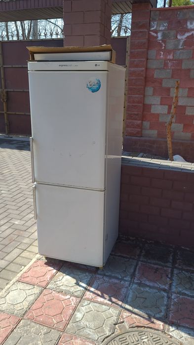 Холодильник срочно продать