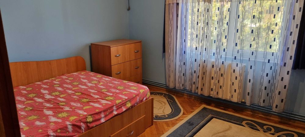Inchiriez apartament doua camere Micro 3 langa Scoala 13 Matei Basarab