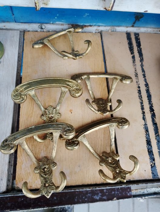 Месингови закачалки от соца