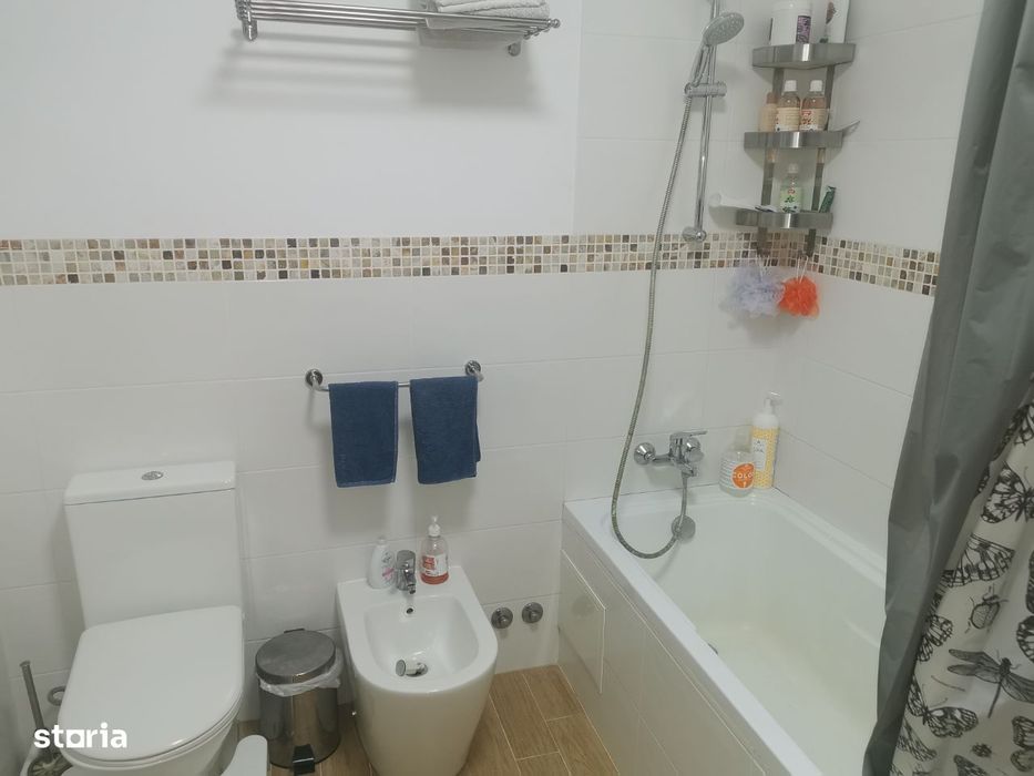 Casa bifamilială (2 intrari individuale) 258mp la 3 minute de Focsani.