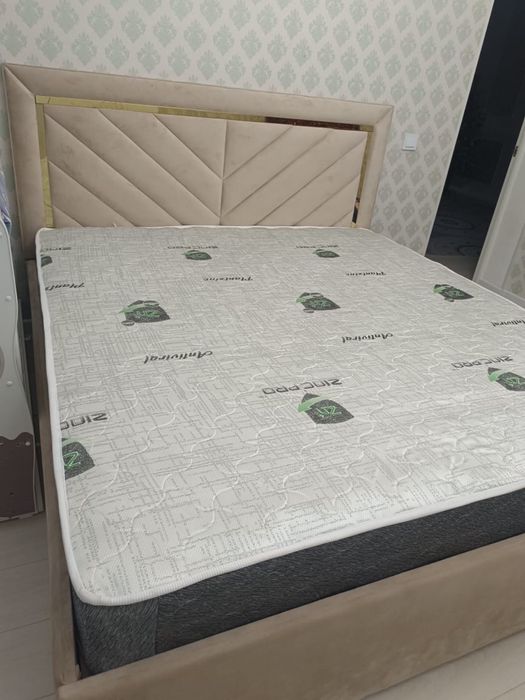 Спальный новый почти