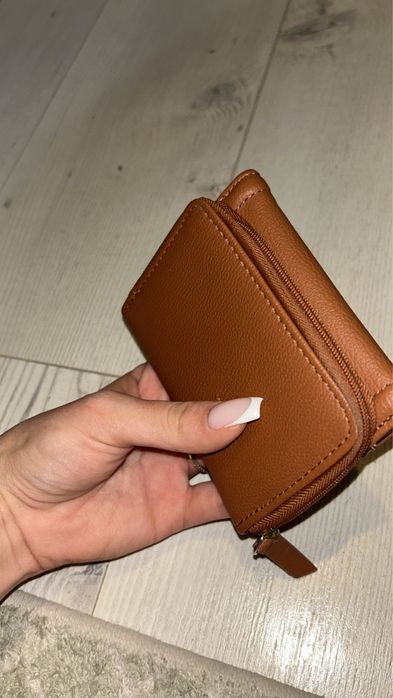 Дамско кафяво портмоне