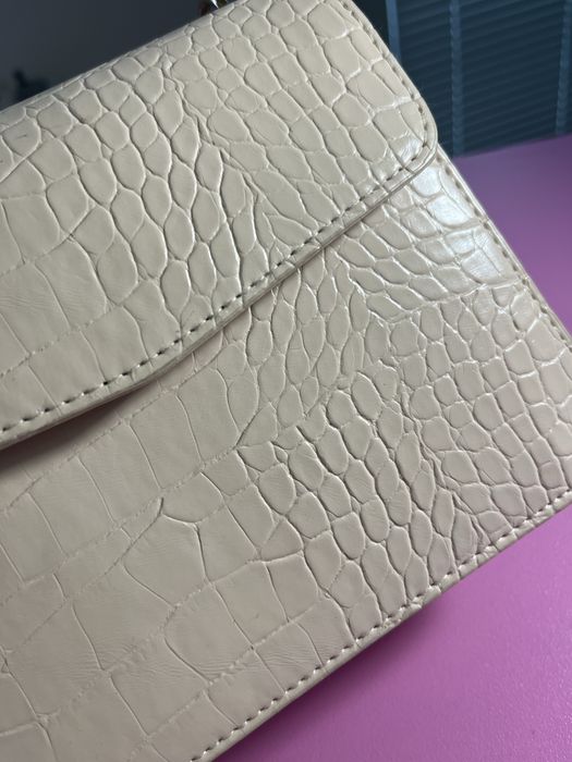 Бежова чанта от еко кожа