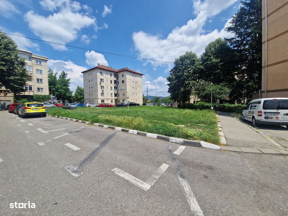 Teren de vânzare în zonă urbană, acces asfaltat