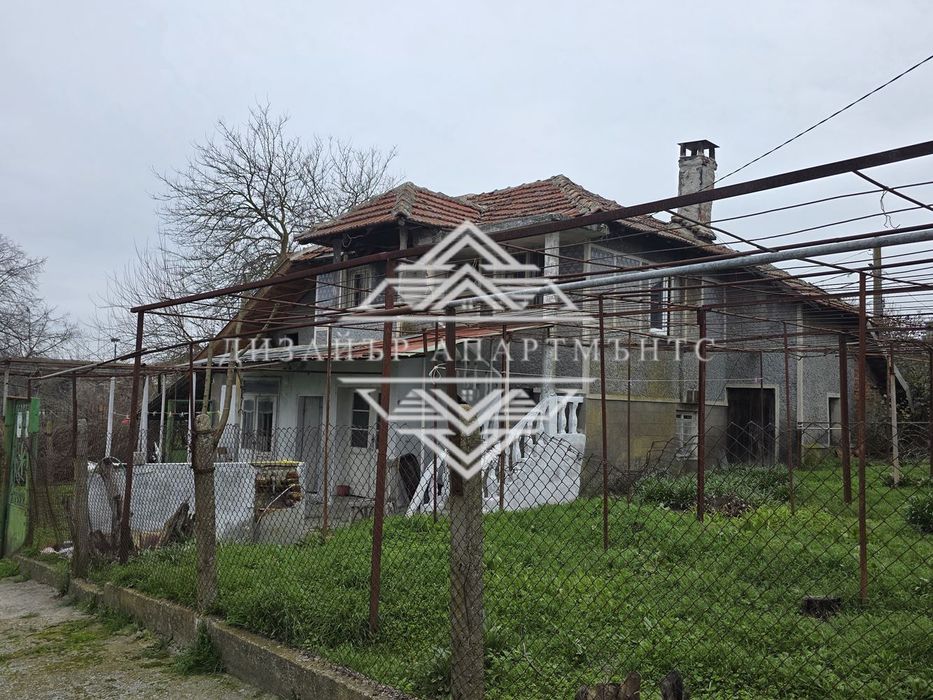 Къща в Бургас, област-с.Дебелт площ 150 цена 55000