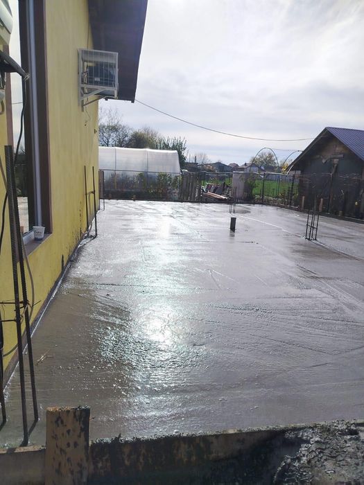 Ofer servicii de turnat beton elicopterizat