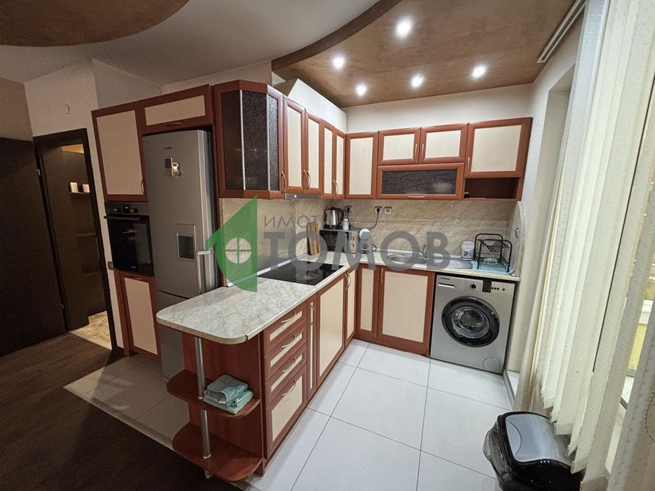 Прекрасно обзаведен тристаен апартамент в кв. Билла 1