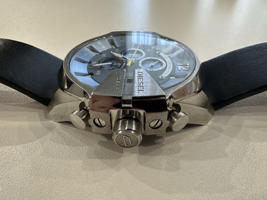 Продам часы Diesel
