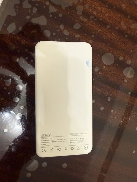 Поуербанк белый герлакс