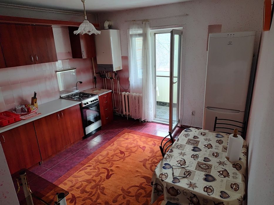 P.F. dau în chirie Ap. 2 camere pe str. Bistriței.