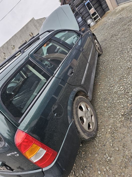 -Vând opel astra