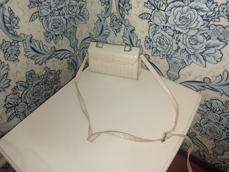 Бежевая сумка норм