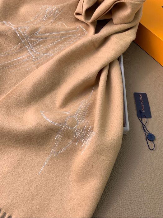 Fular Louis Vuitton , calitate premium , pe comanda , nou