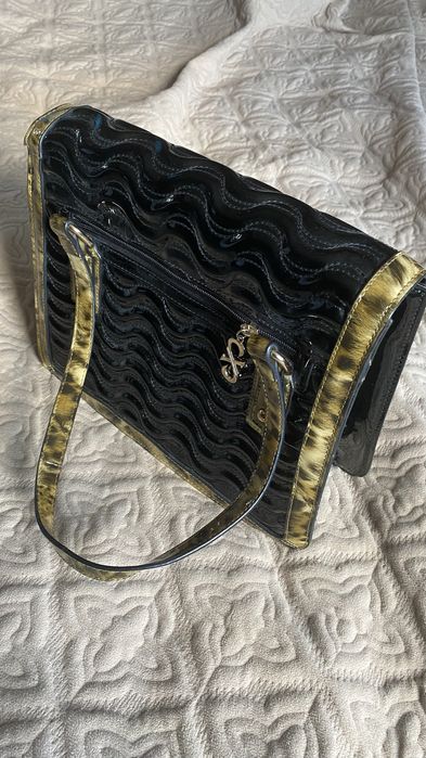 Сумка из лакированной кожи