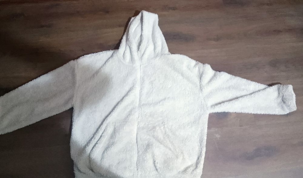 Кофта белая на замке