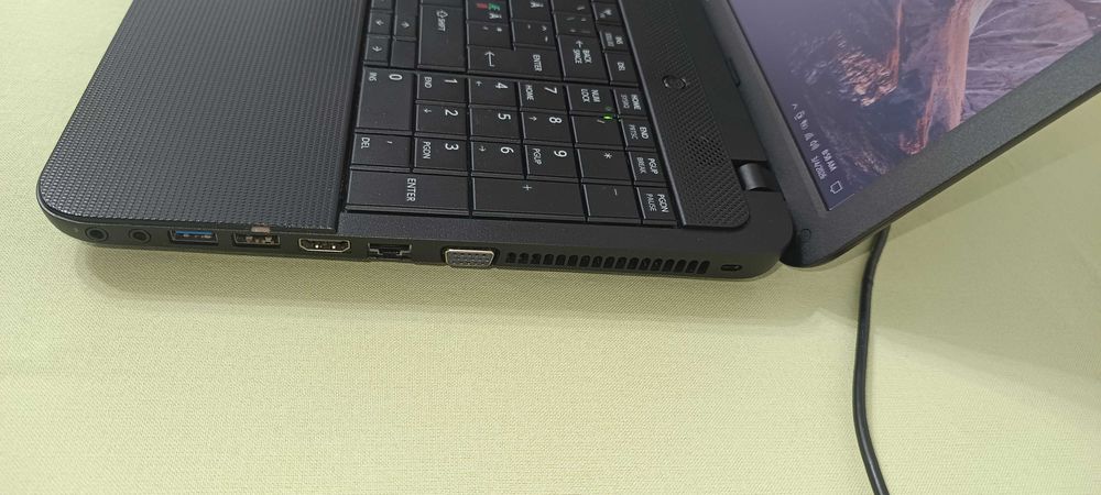 Laptop Toshiba I3 2328m Ram 8G HDD/SSD, 15.6 inch 40 cm