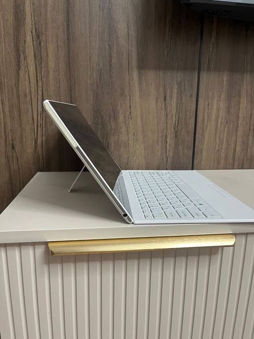 Продам планшет Sony с клавиатурой