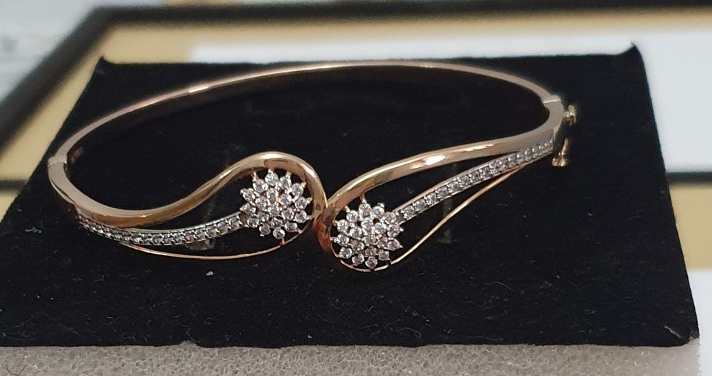 Браслет    золотой.