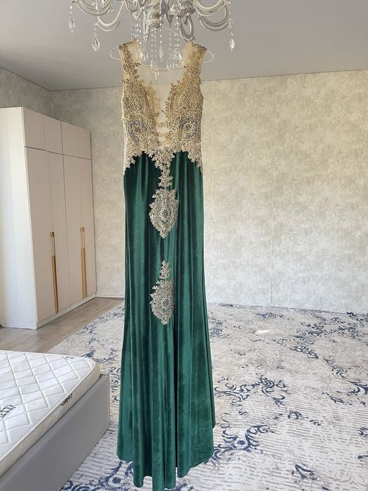 Продам свадебное платье и вечерние