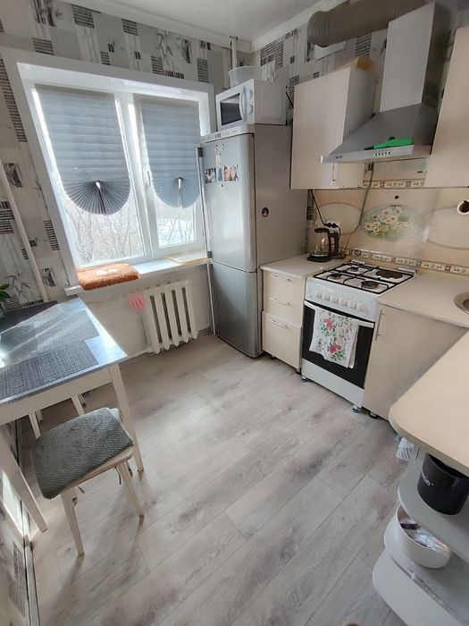 Продается 2-комн (1-48, 2 эт)