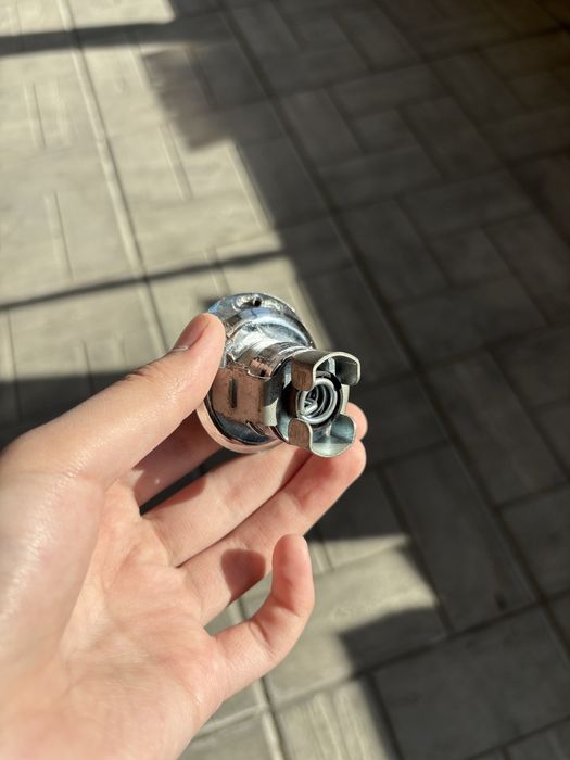 Эмблема Mercedes на машину