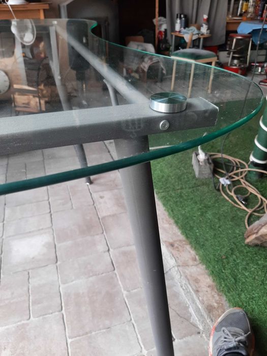 Vand birou blat sticla 8mm.