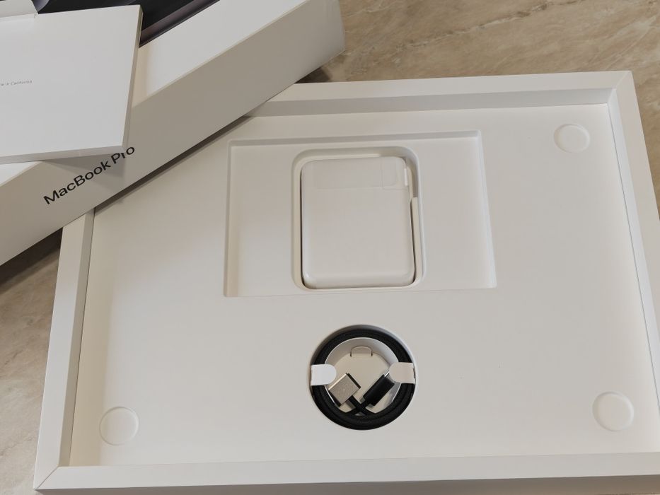 MacBook Pro 16 M4PRO 24/1TB 5 циклов/100%