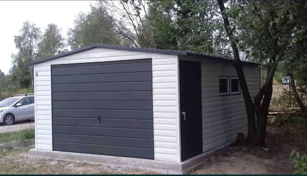 Garaj metalic din panouri sandwich