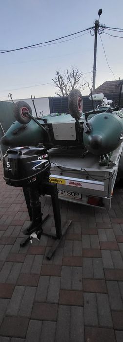 Vand ansamblu barca+motoare+remorca !