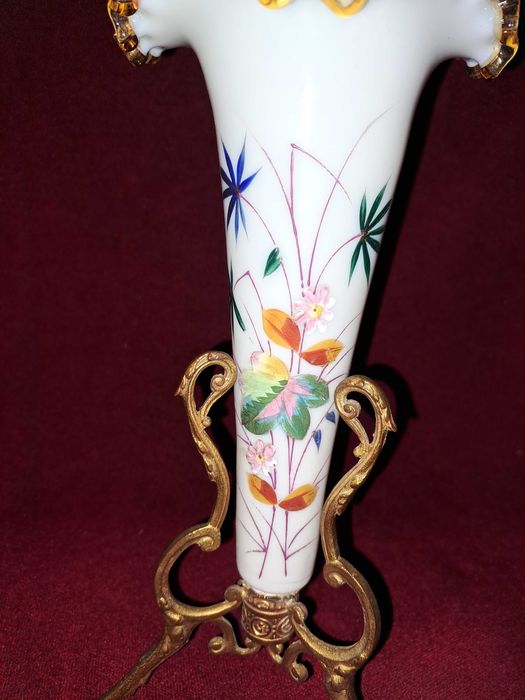 vaza victoriana bronz opalina anii 1800