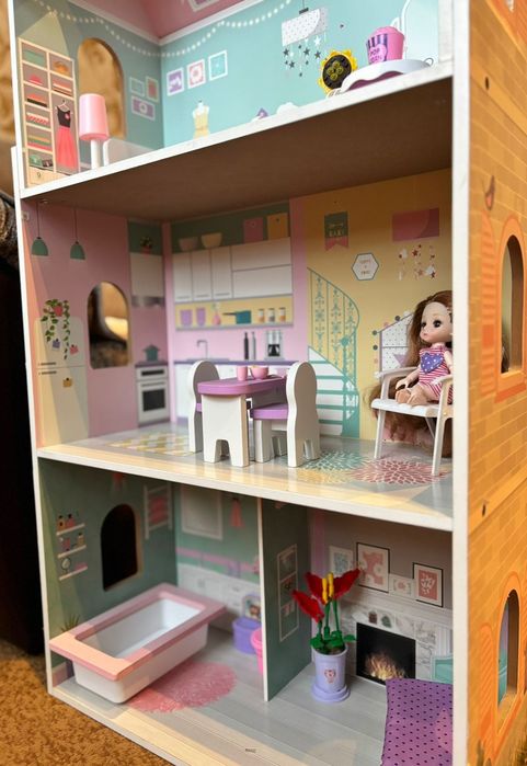 Продам кукольный домик