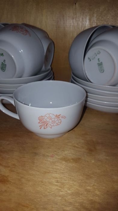 Бокалы,посуда,чайники.