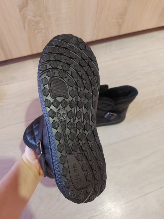 Продам угги новые