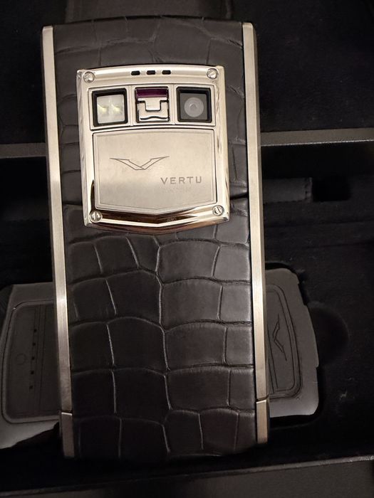 Vertu новый продается