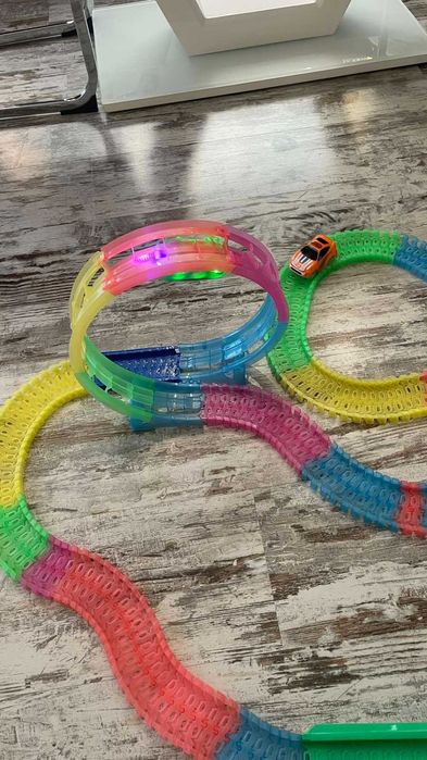 Писта с колички на батерии!