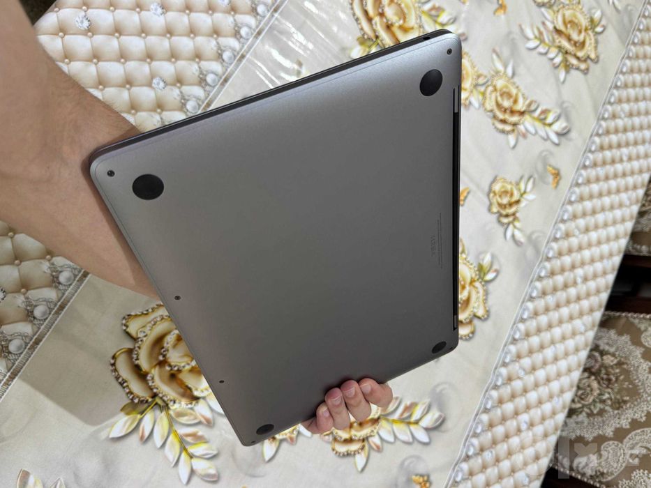 MacBook Pro 13 M1 / 8GB / 512GB SSD / 88% Ideal holatda