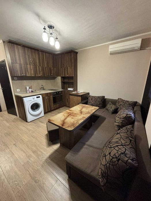 Двустаен апартамент в Южен