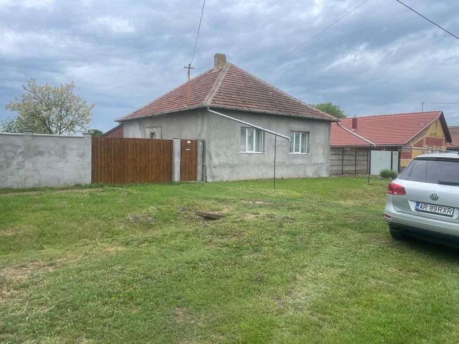 Casa mare la 25 km de Arad