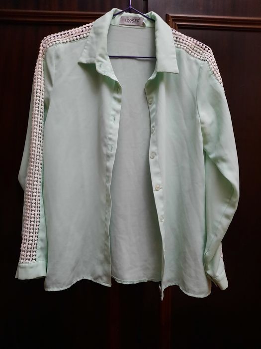 Продаются женские блузки.