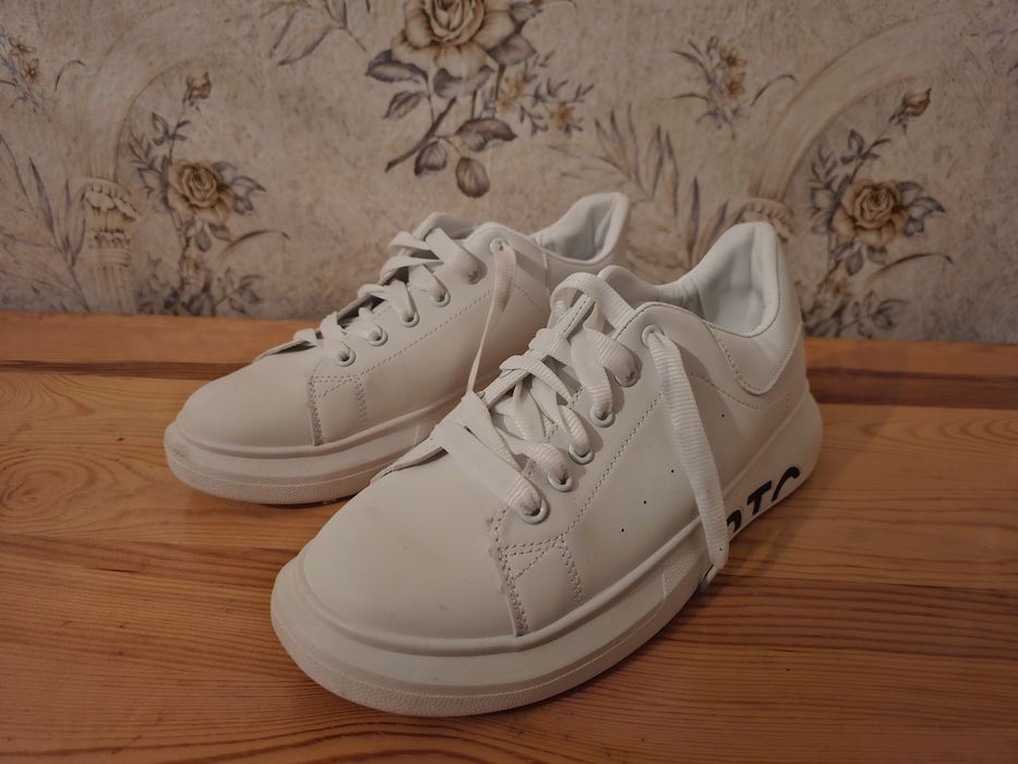 Бели Мъжки маратонки